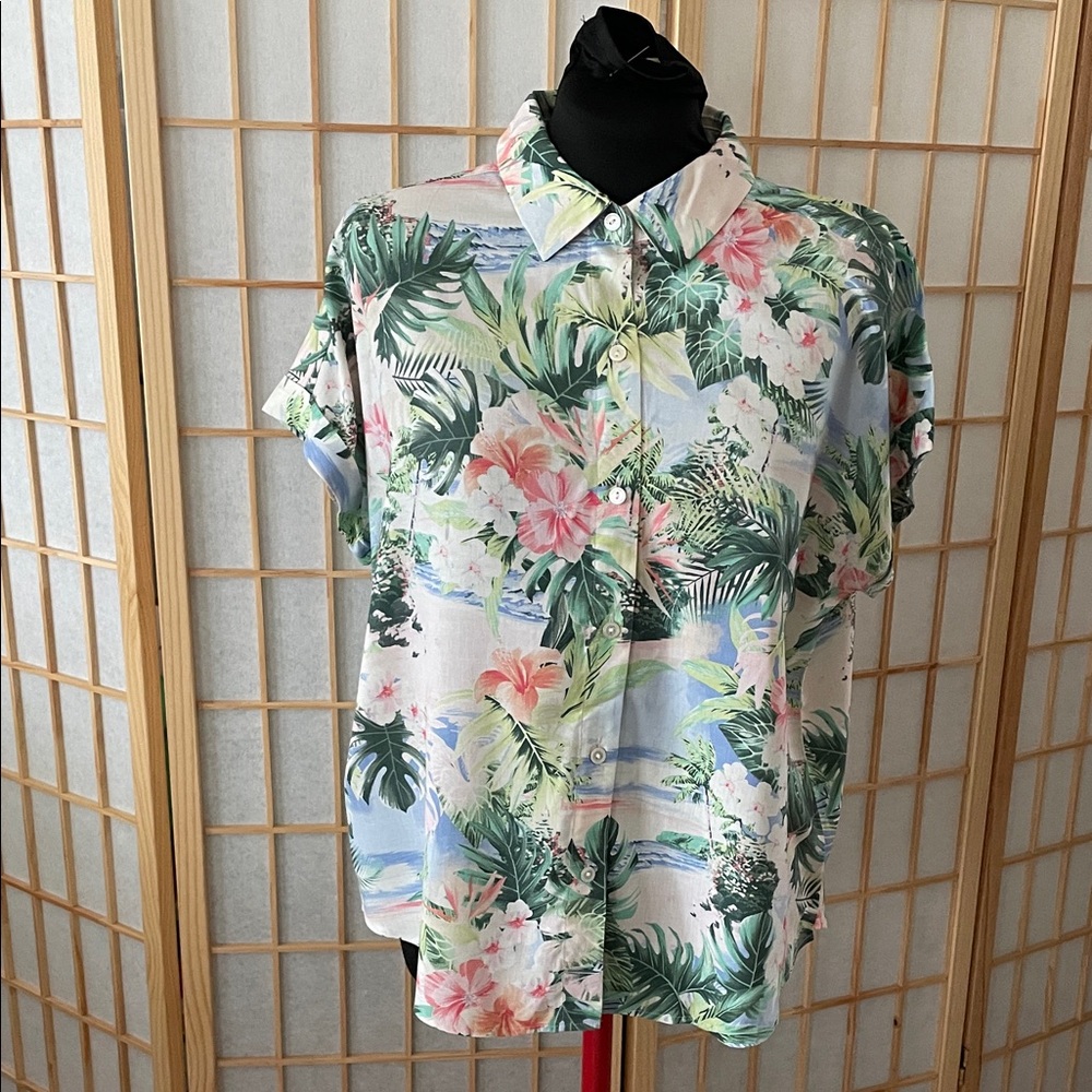 Tommy Bahama woman’s Shirt. 100% silk. New with tags, medium